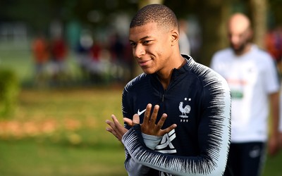 168电竞精华-伊布社交媒体发文力挺国家队